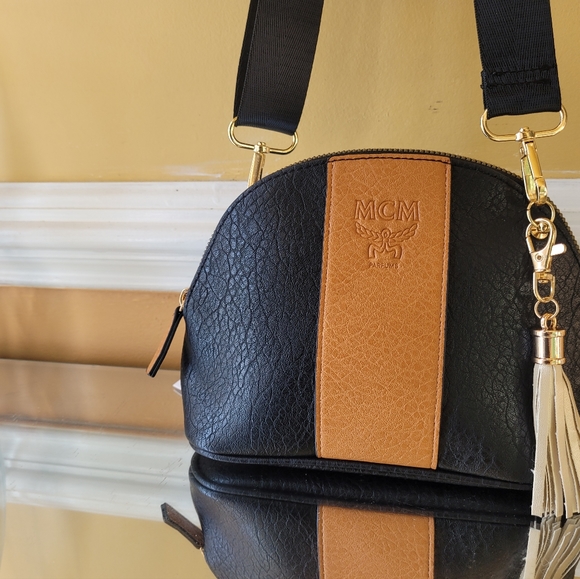 MCM pouch converted in to shoulder bag or cross body - Picture 13 of 16